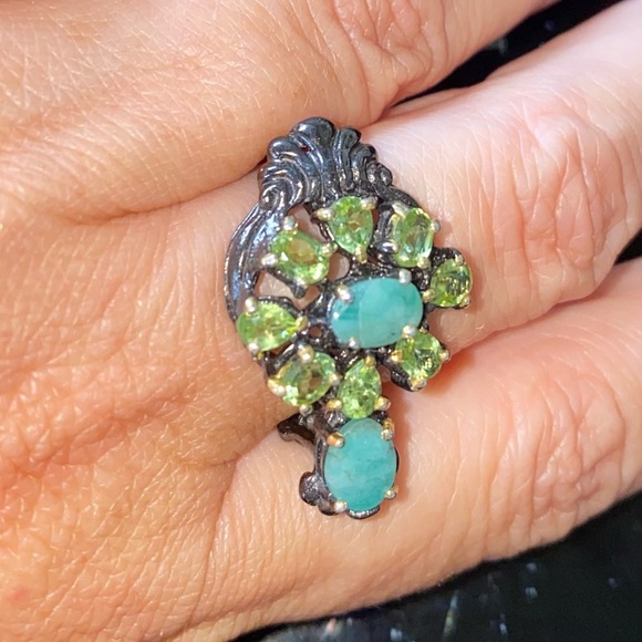 Classy Genuine Emerald Peridot Ring - Picture 10 of 12